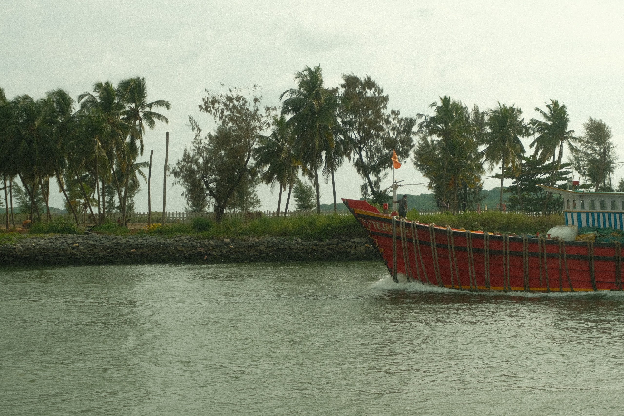 Crossing boat